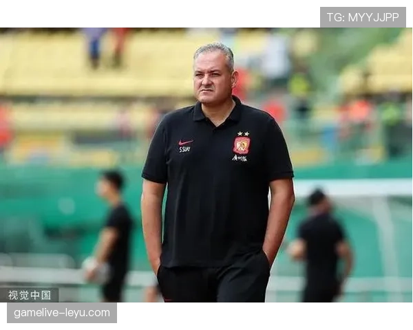 广州队主帅萨尔瓦多率队积极备战,全力冲击联赛佳绩 广州队主帅萨尔瓦多率队积极备战,全力冲击联赛佳绩