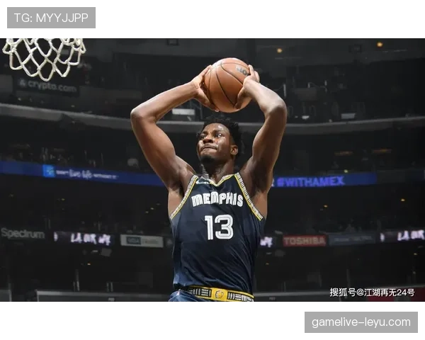 莫·威廉姆斯无球跑动制造错位，提升挡拆后中距离效率